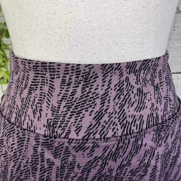 Eddie Bauer Fitness Sports Skirt size Medium Plum Black Faux Wrap Stretch Short - Picture 4 of 11
